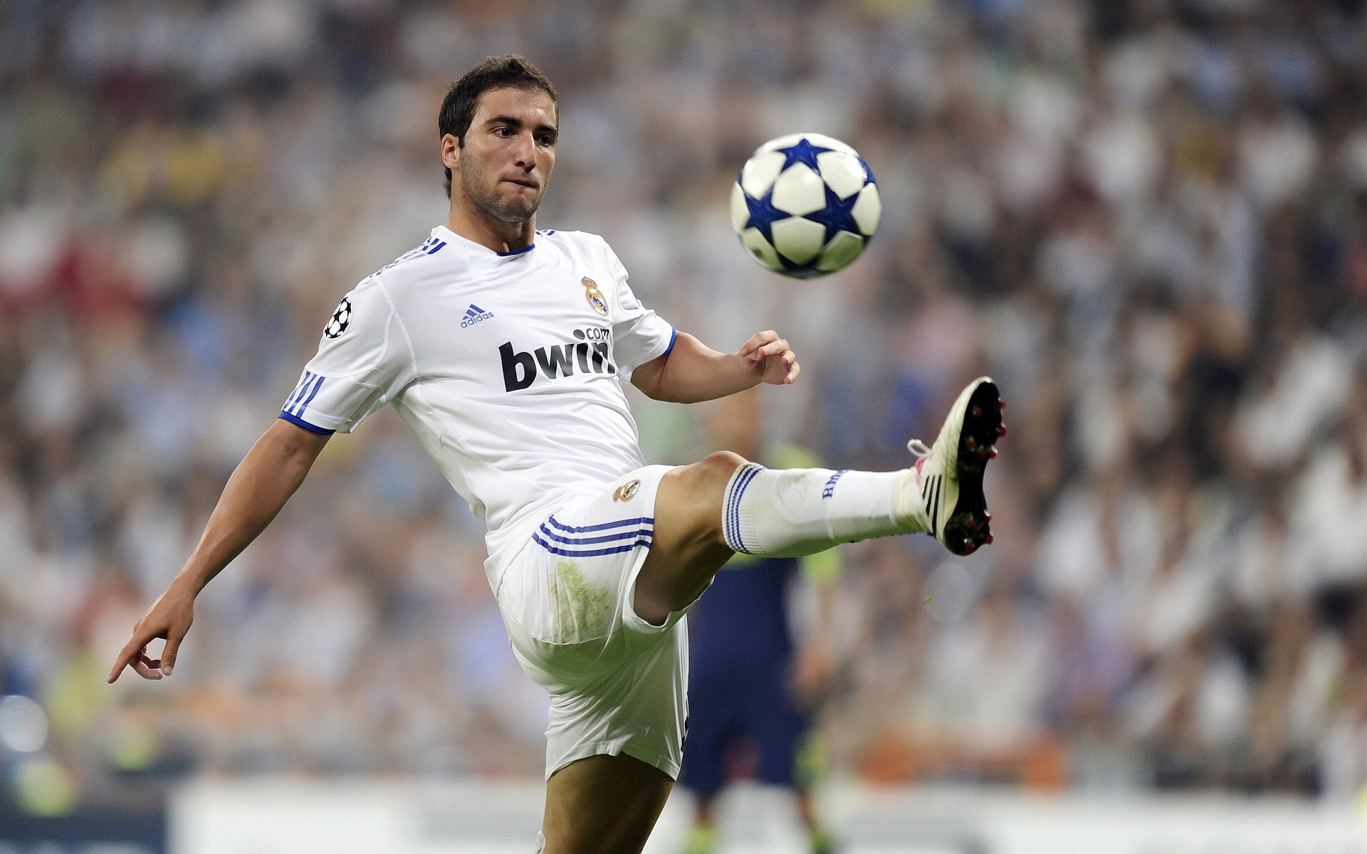 夏季联赛常规赛爆出冷门！切尔西血战热刺，争冠形势突变